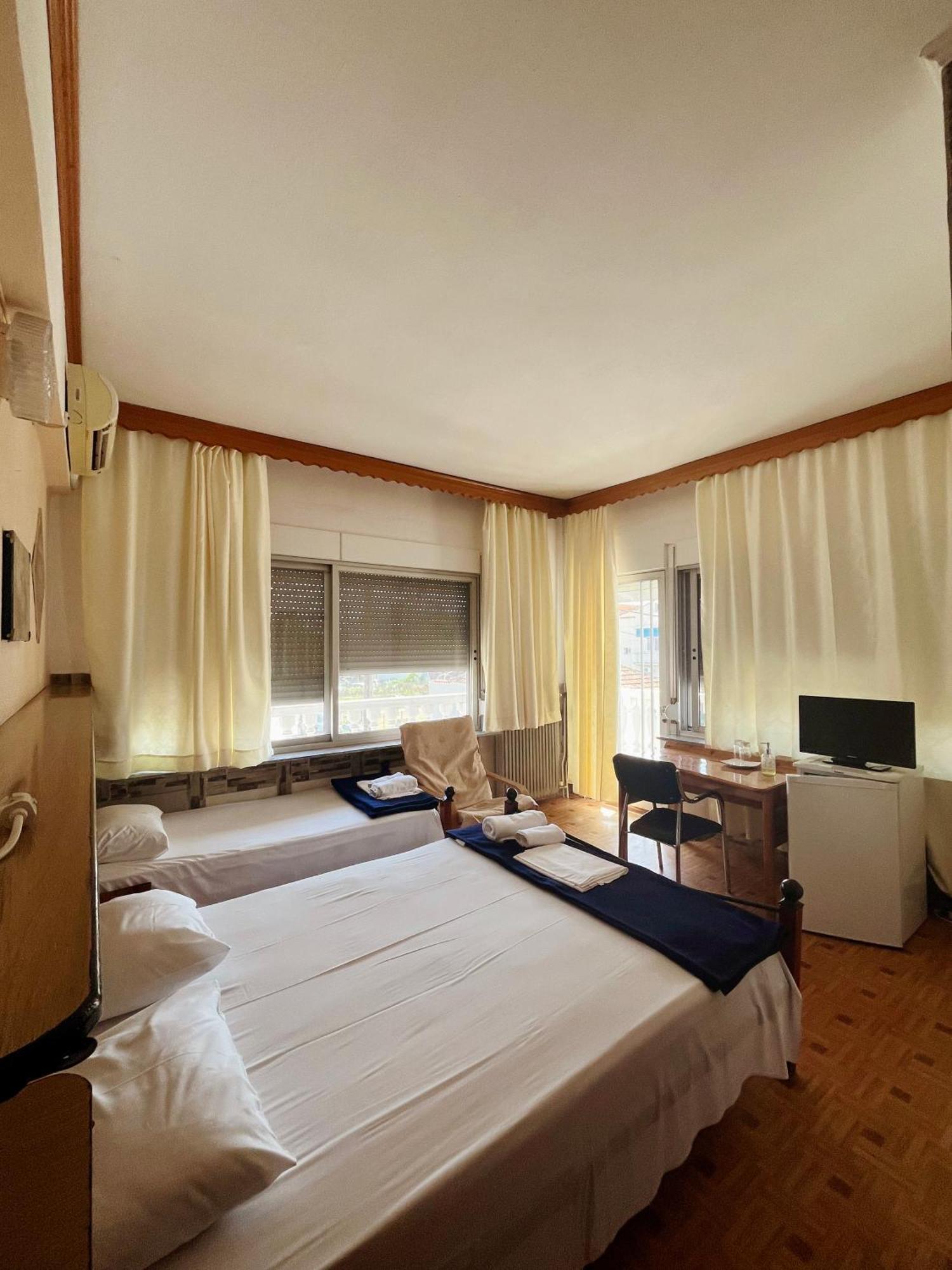 Hotel Holiday Keramotí Buitenkant foto