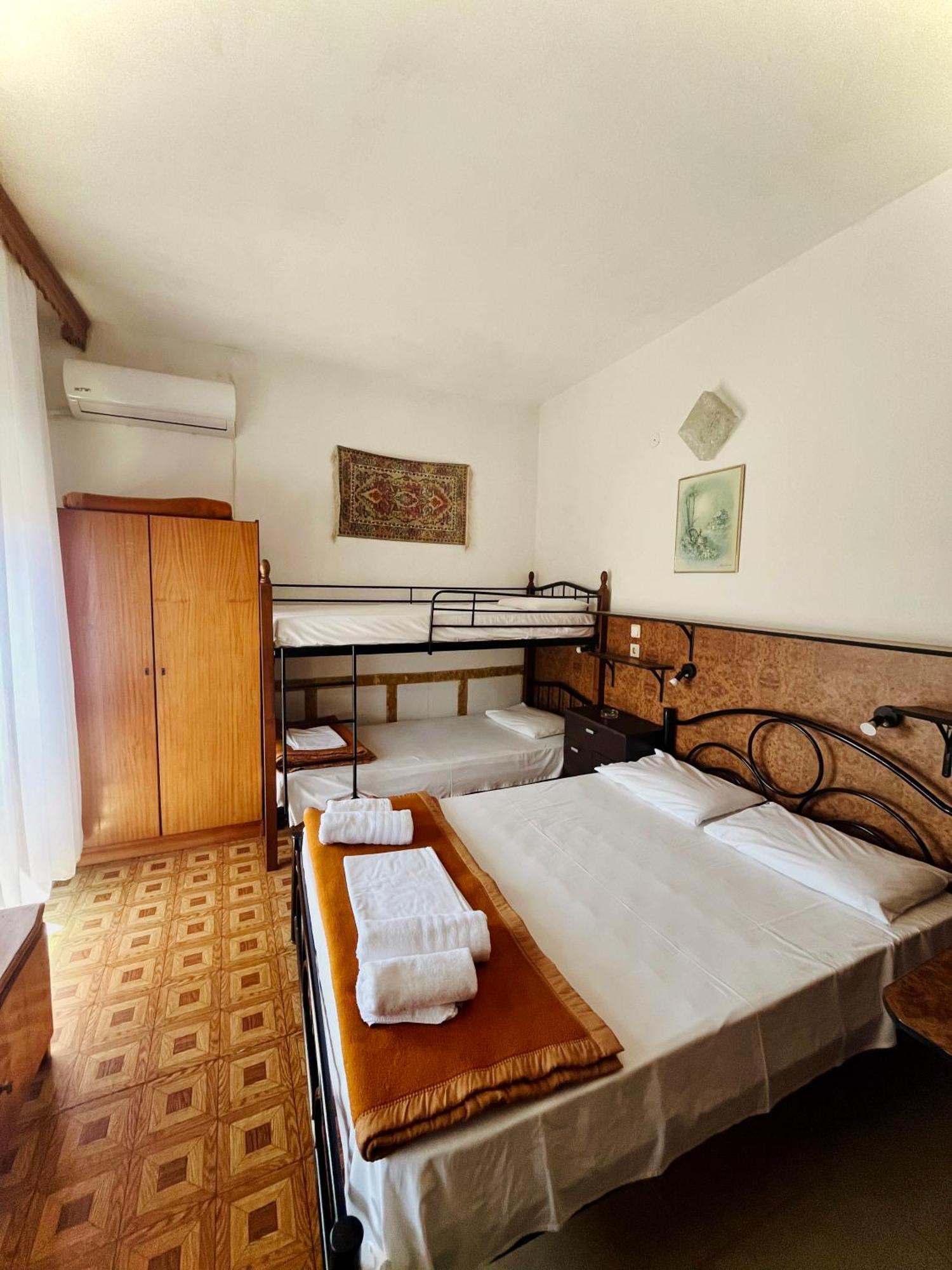 Hotel Holiday Keramotí Buitenkant foto