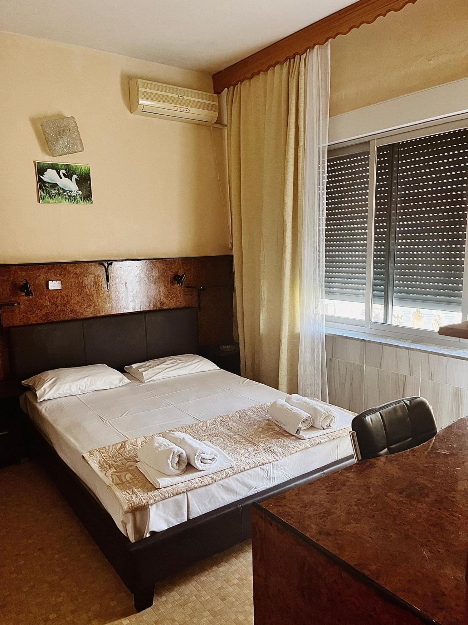 Hotel Holiday Keramotí Buitenkant foto